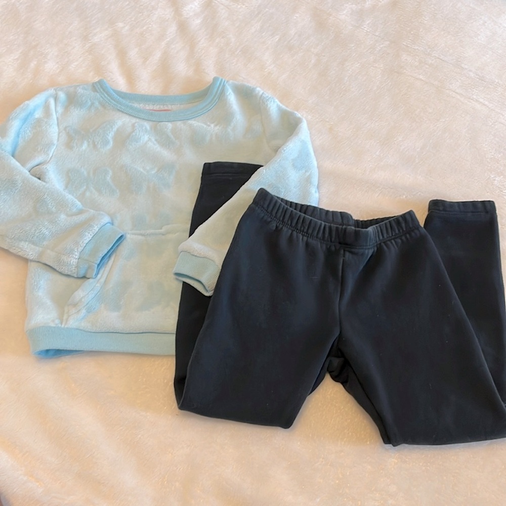 Girls BCBG sweater and black leggings